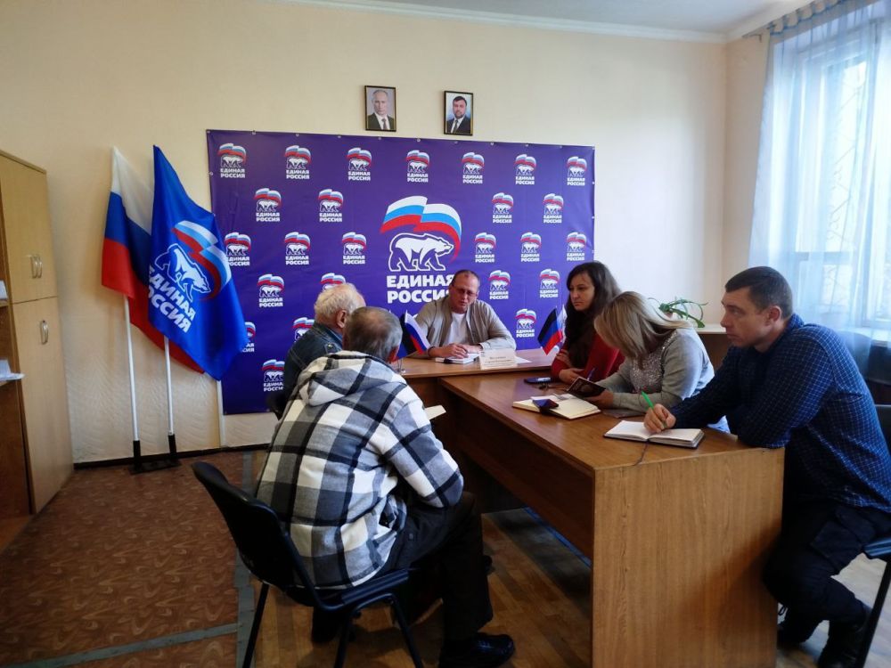 Председатель Дебальцевского городского совета Донецкой Народной Республики Шульженко Сергей Васильевич провел личный прием граждан в общественной приемной Всероссийской политической партии «Единая Россия» Председатель Дебальцевского городского совета Донецкой Народной Республики Шульженко Сергей Васильевич провел личный прием граждан в общественной приемной Всероссийской политической партии «Единая Россия»