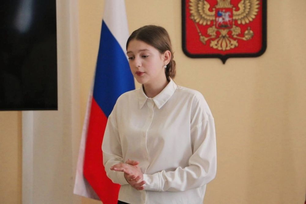28 апреля Харцызский городской Дворец культуры наполнился эхом поэзии, посвященной Великой Победе.В этот день здесь состоялись громкие чтения, где юные артисты образцового театрального коллектива «Браво» не просто... 28 апреля Харцызский городской Дворец культуры наполнился эхом поэзии, посвященной Великой Победе.В этот день здесь состоялись громкие чтения, где юные артисты образцового театрального коллектива «Браво» не просто...