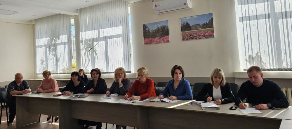 Татьяна Копылова: Сегодня, 29 апреля, на аппаратном совещании Управы Ворошиловского внутригородского района Администрации городского округа Донецк обсуждались вопросы жизнедеятельности района, а именно: Татьяна Копылова: Сегодня, 29 апреля, на аппаратном совещании Управы Ворошиловского внутригородского района Администрации городского округа Донецк обсуждались вопросы жизнедеятельности района, а именно: