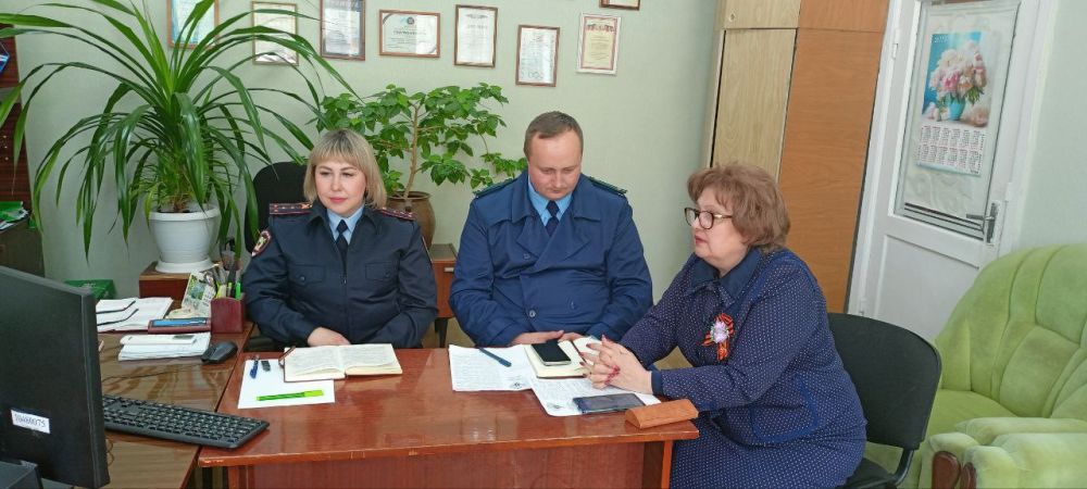 Горловские полицейские провели профилактическую беседу со школьниками Горловские полицейские провели профилактическую беседу со школьниками