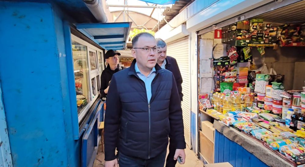 Иван Приходько: Губернатор Кузбасса Илья Владимирович Середюк во время пребывания в Горловке посетил рынок в жилом массиве «Комсомолец», который в воскресенье, 27 апреля, подвергся ожесточенному артобстрелу со стороны... Иван Приходько: Губернатор Кузбасса Илья Владимирович Середюк во время пребывания в Горловке посетил рынок в жилом массиве «Комсомолец», который в воскресенье, 27 апреля, подвергся ожесточенному артобстрелу со стороны...