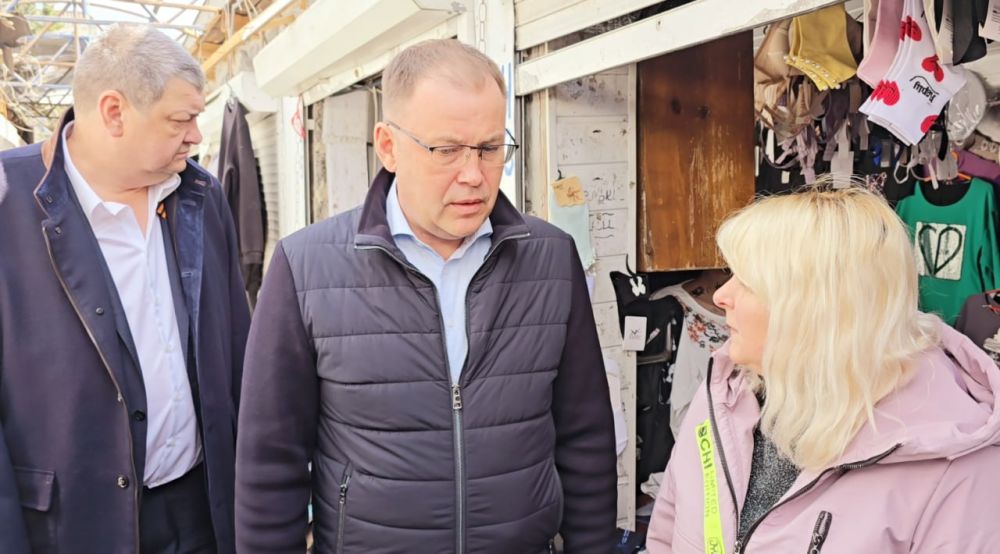 Иван Приходько: Губернатор Кузбасса Илья Владимирович Середюк во время пребывания в Горловке посетил рынок в жилом массиве «Комсомолец», который в воскресенье, 27 апреля, подвергся ожесточенному артобстрелу со стороны... Иван Приходько: Губернатор Кузбасса Илья Владимирович Середюк во время пребывания в Горловке посетил рынок в жилом массиве «Комсомолец», который в воскресенье, 27 апреля, подвергся ожесточенному артобстрелу со стороны...