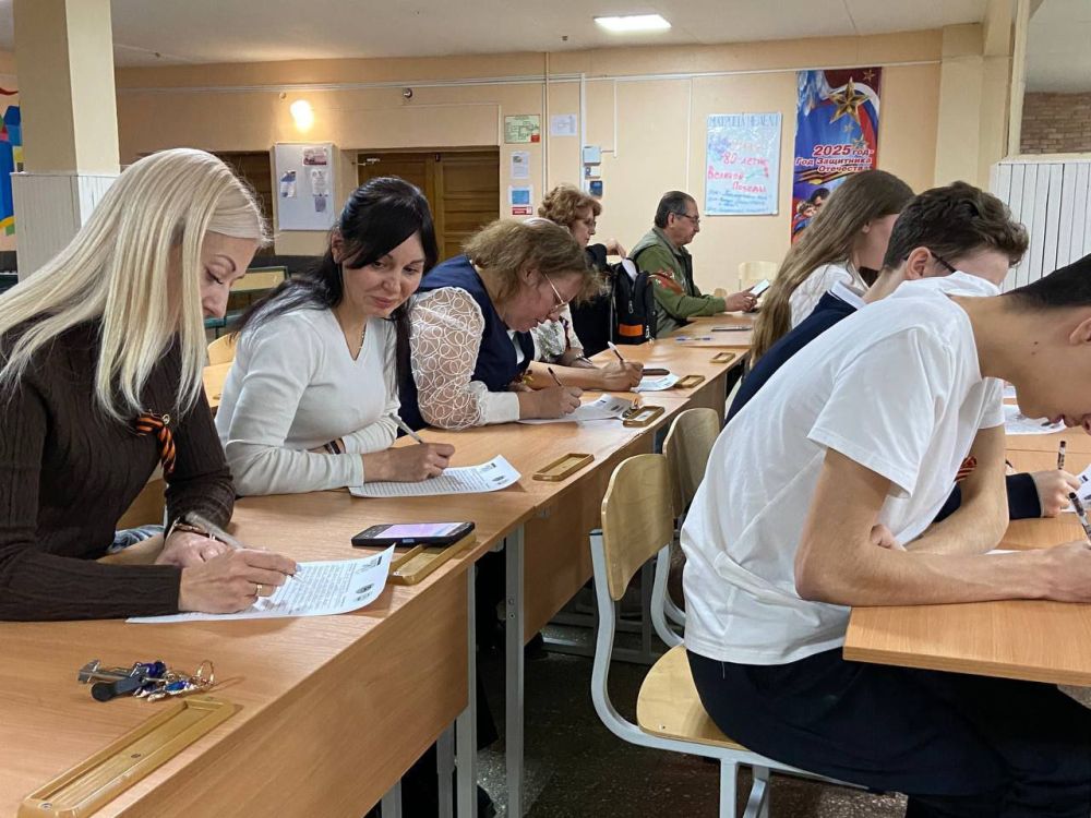 Республиканская образовательная акция «Донецкий диктант» Республиканская образовательная акция «Донецкий диктант»