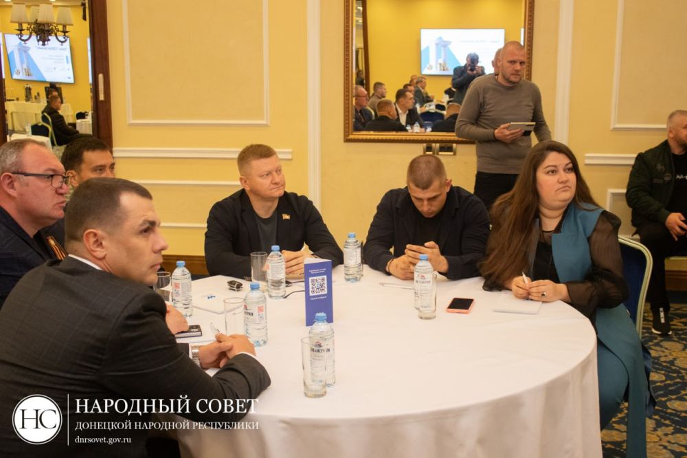 Депутаты Народного Совета ДНР посетили презентацию первой в России масштабной грантовой программы «СВОй бизнес» для участников и ветеранов СВО Депутаты Народного Совета ДНР посетили презентацию первой в России масштабной грантовой программы «СВОй бизнес» для участников и ветеранов СВО