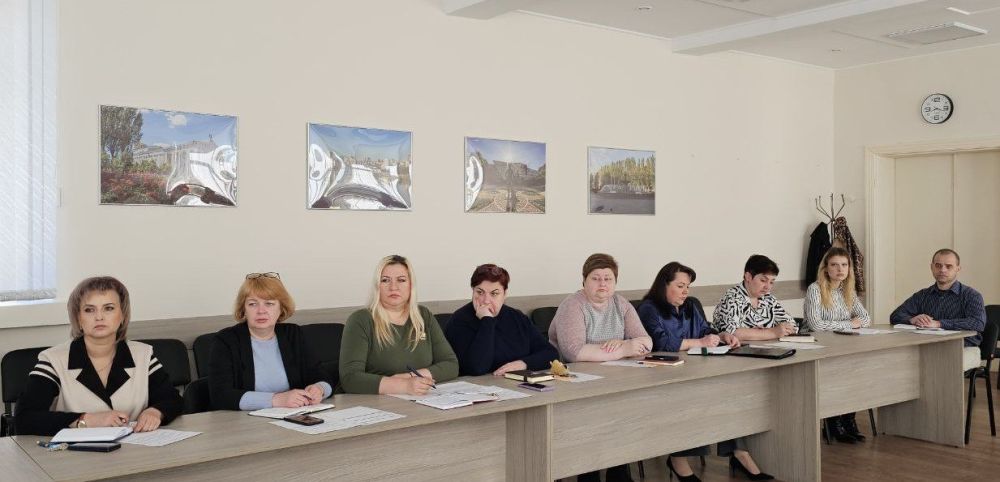 Татьяна Копылова: Сегодня, 29 апреля, на аппаратном совещании Управы Ворошиловского внутригородского района Администрации городского округа Донецк обсуждались вопросы жизнедеятельности района, а именно: Татьяна Копылова: Сегодня, 29 апреля, на аппаратном совещании Управы Ворошиловского внутригородского района Администрации городского округа Донецк обсуждались вопросы жизнедеятельности района, а именно: