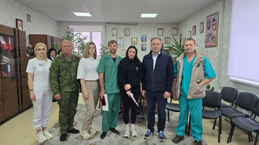 Иван Приходько: Во время нахождения в Горловке Губернатор Кузбасса Илья Владимирович Середюк посетил одну из больниц города, осмотрев одно из помещений, в котором был произведен капитальный ремонт по инициативе и при... Иван Приходько: Во время нахождения в Горловке Губернатор Кузбасса Илья Владимирович Середюк посетил одну из больниц города, осмотрев одно из помещений, в котором был произведен капитальный ремонт по инициативе и при...