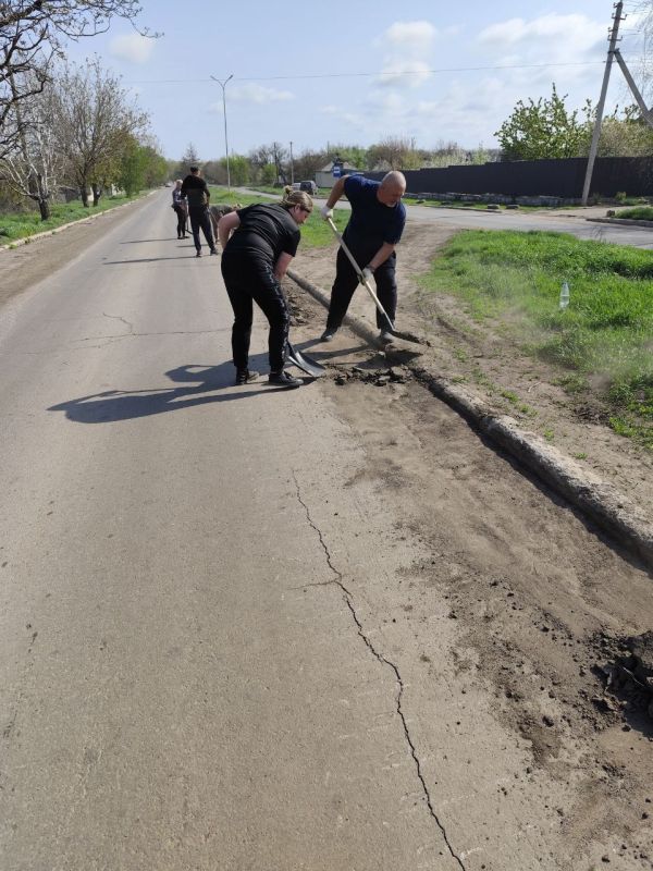 26 апреля 2025 года депутат Волновахского муниципального совета Донецкой Народной Республики первого созыва, член партии "Единая Россия" Давыденко Владимир Валентинович совместно с неравнодушными жителями поселка Степное... 26 апреля 2025 года депутат Волновахского муниципального совета Донецкой Народной Республики первого созыва, член партии "Единая Россия" Давыденко Владимир Валентинович совместно с неравнодушными жителями поселка Степное...