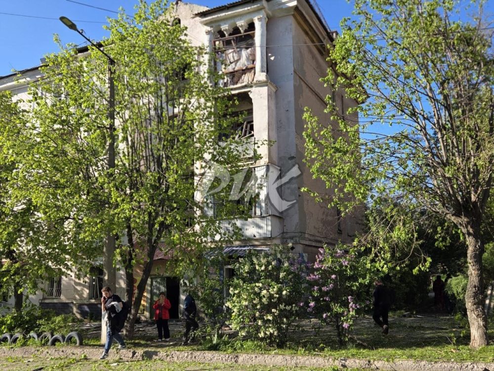 Иван Приходько: Последствия артобстрела центра Горловки со стороны украинских вооруженных бандформирований Иван Приходько: Последствия артобстрела центра Горловки со стороны украинских вооруженных бандформирований