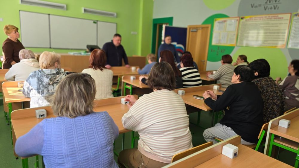 Руководитель Управы Куйбышевского внутригородского района Иван Адамец провел встречу с трудовым коллективом ГБОУ «Школа № 63 г.о. Донецк» Руководитель Управы Куйбышевского внутригородского района Иван Адамец провел встречу с трудовым коллективом ГБОУ «Школа № 63 г.о. Донецк»