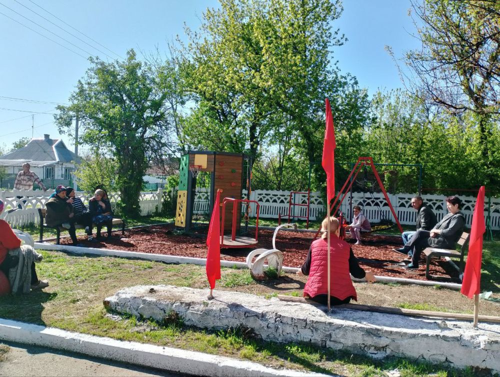 Сегодня 29 апреля состоялась встреча с жителями села Старомарьевка, на которой поднимались актуальные вопросы, которые касались всех жителей, а именно: Сегодня 29 апреля состоялась встреча с жителями села Старомарьевка, на которой поднимались актуальные вопросы, которые касались всех жителей, а именно: