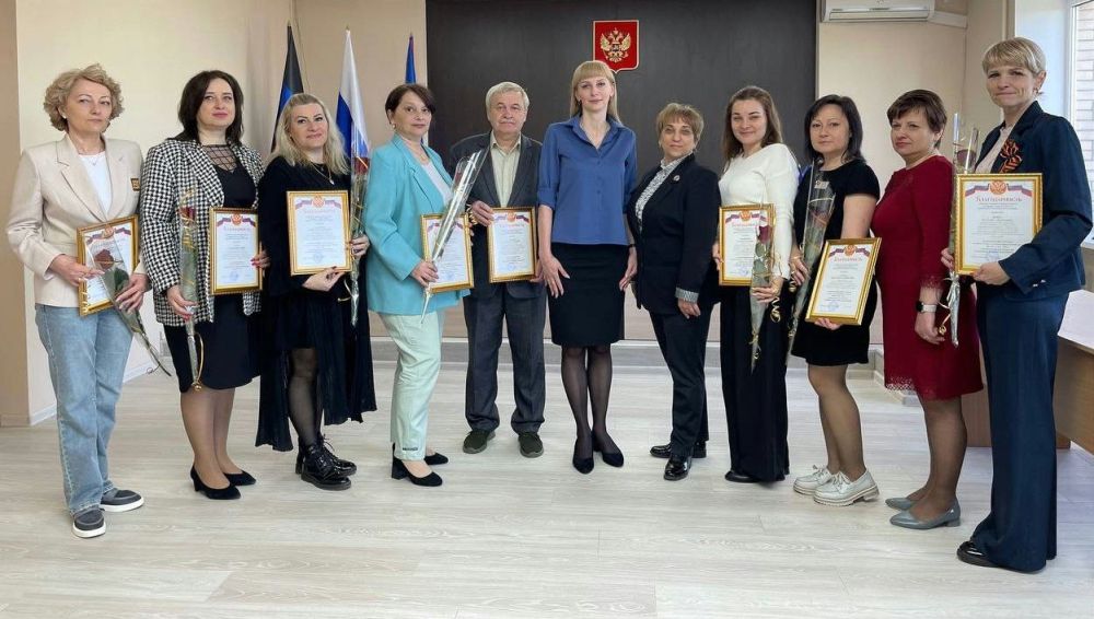Сегодня первый заместитель главы администрации Ясиноватского муниципального округа Юлия Рачек выразила благодарность педагогам, принявшим участие и ставшим призерами очного этапа Республиканского этапа конкурса «Педагог года... Сегодня первый заместитель главы администрации Ясиноватского муниципального округа Юлия Рачек выразила благодарность педагогам, принявшим участие и ставшим призерами очного этапа Республиканского этапа конкурса «Педагог года...