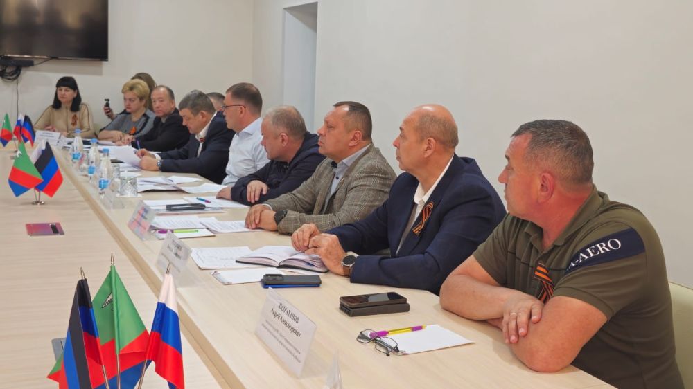 Иван Приходько: Губернатор Кузбасса Илья Владимирович Середюк в рамках рабочего визита в Город воинской славы и трудовой доблести Горловку провел рабочее совещание с руководством администрации городского округа Горловка... Иван Приходько: Губернатор Кузбасса Илья Владимирович Середюк в рамках рабочего визита в Город воинской славы и трудовой доблести Горловку провел рабочее совещание с руководством администрации городского округа Горловка...