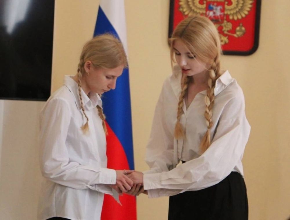 28 апреля Харцызский городской Дворец культуры наполнился эхом поэзии, посвященной Великой Победе.В этот день здесь состоялись громкие чтения, где юные артисты образцового театрального коллектива «Браво» не просто... 28 апреля Харцызский городской Дворец культуры наполнился эхом поэзии, посвященной Великой Победе.В этот день здесь состоялись громкие чтения, где юные артисты образцового театрального коллектива «Браво» не просто...