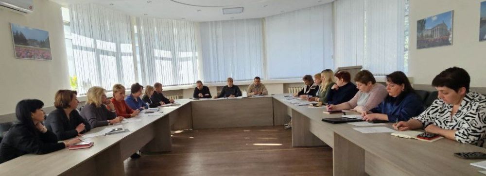 Татьяна Копылова: Сегодня, 29 апреля, на аппаратном совещании Управы Ворошиловского внутригородского района Администрации городского округа Донецк обсуждались вопросы жизнедеятельности района, а именно: Татьяна Копылова: Сегодня, 29 апреля, на аппаратном совещании Управы Ворошиловского внутригородского района Администрации городского округа Донецк обсуждались вопросы жизнедеятельности района, а именно: