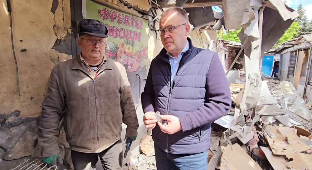 Иван Приходько: Губернатор Кузбасса Илья Владимирович Середюк во время пребывания в Горловке посетил рынок в жилом массиве «Комсомолец», который в воскресенье, 27 апреля, подвергся ожесточенному артобстрелу со стороны... Иван Приходько: Губернатор Кузбасса Илья Владимирович Середюк во время пребывания в Горловке посетил рынок в жилом массиве «Комсомолец», который в воскресенье, 27 апреля, подвергся ожесточенному артобстрелу со стороны...
