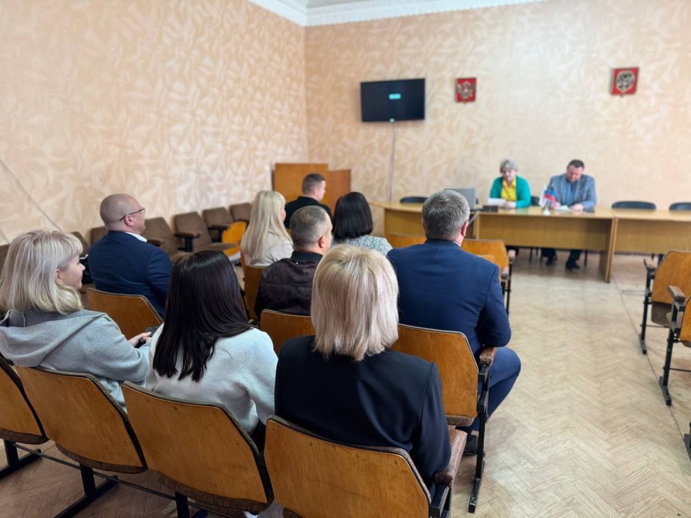 В Снежном состоялось заседание политсовета местного отделения партии "Единая Россия" В Снежном состоялось заседание политсовета местного отделения партии "Единая Россия"