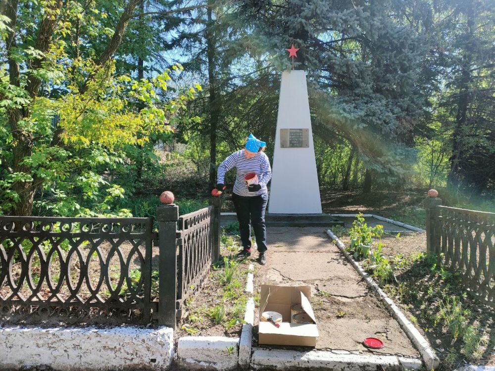 В Кировском внутригородском районе продолжаются работы по благоустройству территории В Кировском внутригородском районе продолжаются работы по благоустройству территории