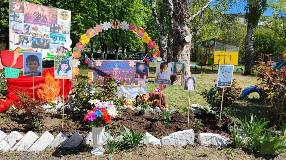 Александр Качанов: В детском саду № 11 Докучаевска прошла акция «Цветы памяти» в рамках празднования 80-летия Победы в ВОВ Александр Качанов: В детском саду № 11 Докучаевска прошла акция «Цветы памяти» в рамках празднования 80-летия Победы в ВОВ