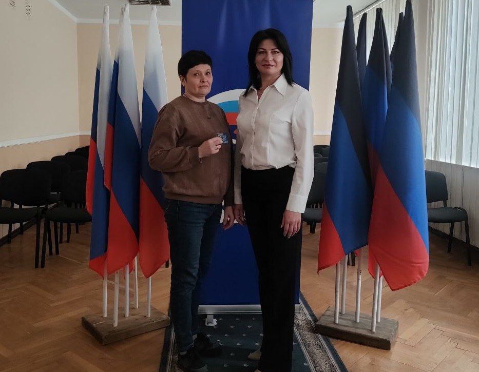 В Кировском внутригородском районе состоялось вручение партийных билетов Партии «Единая Россия» В Кировском внутригородском районе состоялось вручение партийных билетов Партии «Единая Россия»