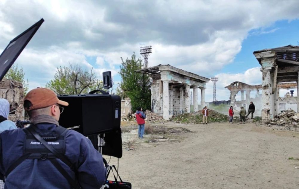 История о настоящей дружбе: Студенты Кинокадемии Никиты Михалкова снимают фильм на реальных событиях в Мариуполе История о настоящей дружбе: Студенты Кинокадемии Никиты Михалкова снимают фильм на реальных событиях в Мариуполе