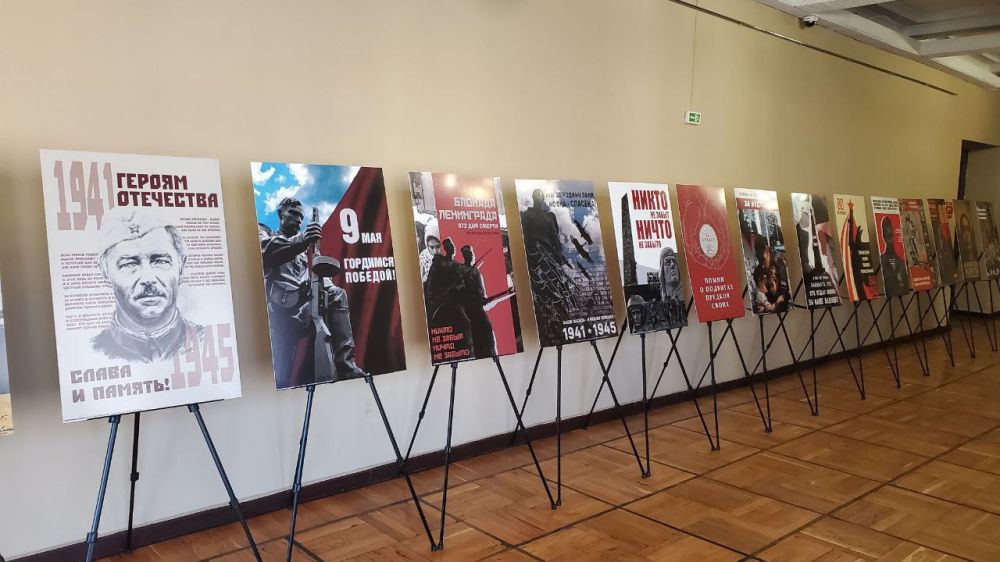 В стенах Донецкой Государственной Академической Филармонии 30 апреля была представлена "Выставка плакатов", созданная студентами отделения "Дизайн" Донецкого художественного училища В стенах Донецкой Государственной Академической Филармонии 30 апреля была представлена "Выставка плакатов", созданная студентами отделения "Дизайн" Донецкого художественного училища