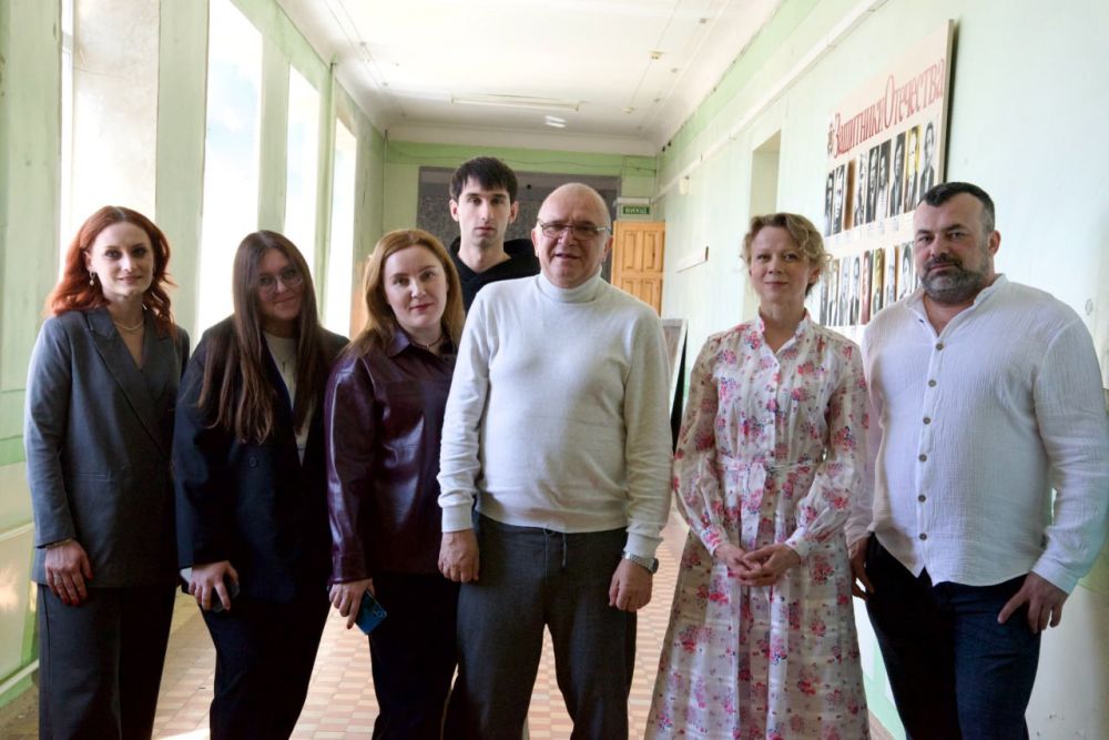 28 апреля аудитории филологического факультета наполнились студентами, журналистами, учителями, аспирантами, преподавателями – площадка "Донецкого диктанта" вместила 40 участников 28 апреля аудитории филологического факультета наполнились студентами, журналистами, учителями, аспирантами, преподавателями – площадка "Донецкого диктанта" вместила 40 участников