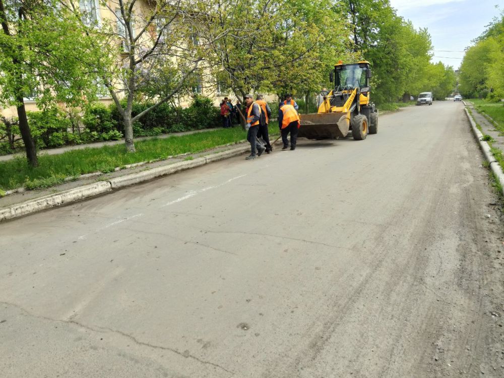 В Кировском внутригородском районе продолжаются работы в рамках двухмесячника по благоустройству В Кировском внутригородском районе продолжаются работы в рамках двухмесячника по благоустройству