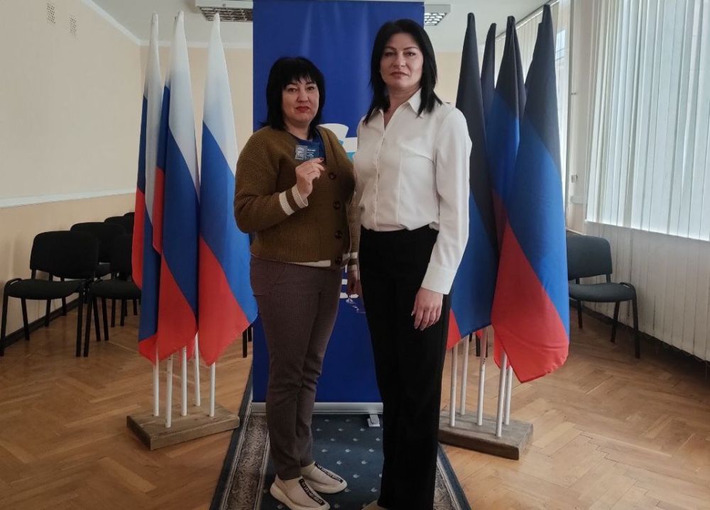 В Кировском внутригородском районе состоялось вручение партийных билетов Партии «Единая Россия» В Кировском внутригородском районе состоялось вручение партийных билетов Партии «Единая Россия»