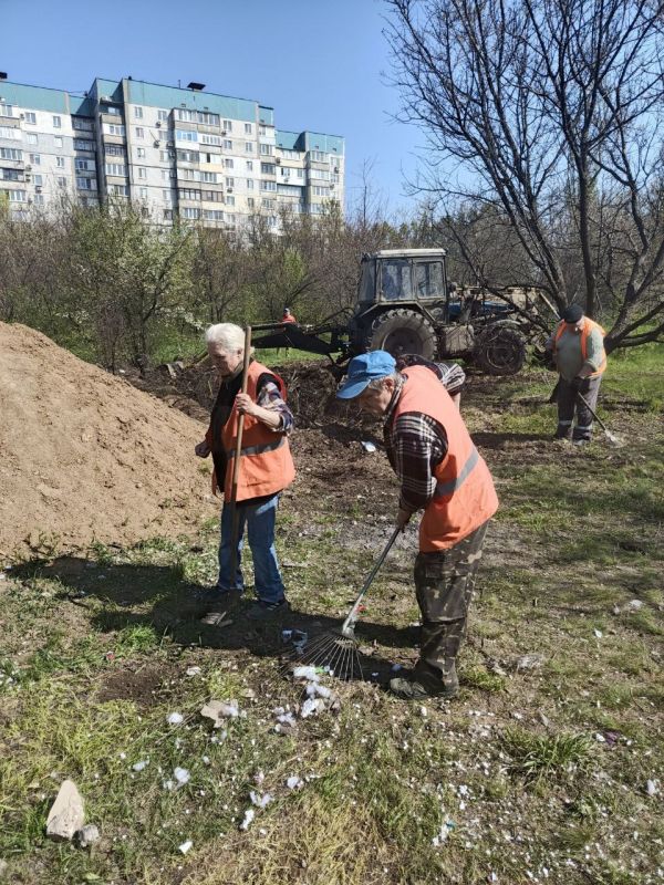 В Донецке идет благоустройство Петровского района В Донецке идет благоустройство Петровского района