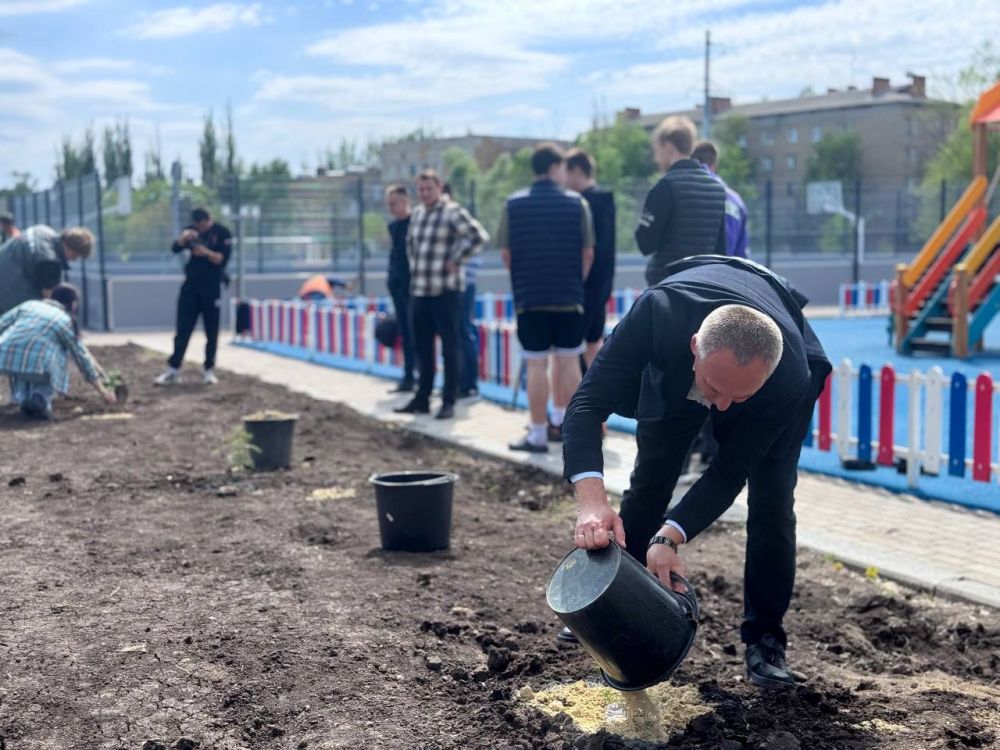 Михаил Меренков: В Будённовском районе состоялась Всероссийская акция «Сады памяти» и акция по благоустройству и озеленению Республики «Зелёный Донбасс» Михаил Меренков: В Будённовском районе состоялась Всероссийская акция «Сады памяти» и акция по благоустройству и озеленению Республики «Зелёный Донбасс»
