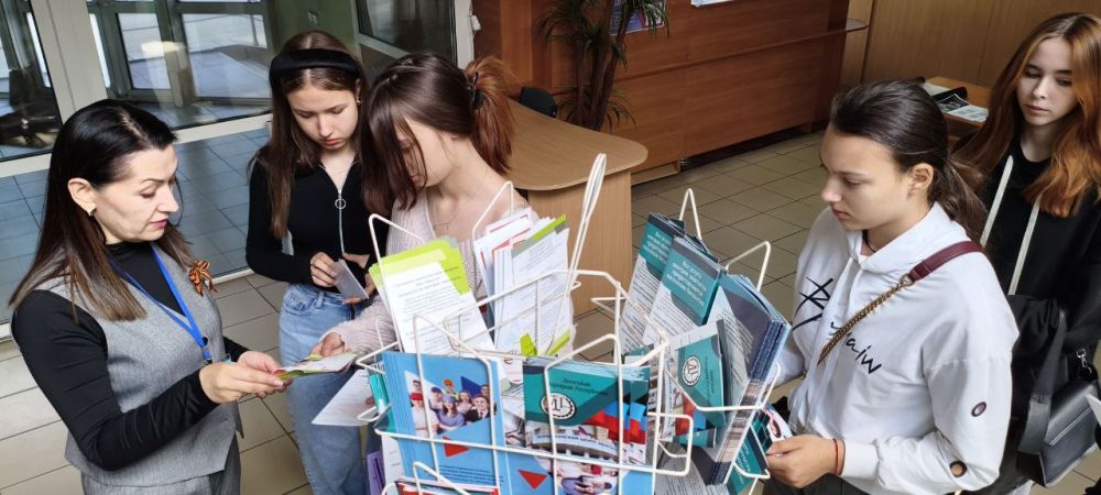 Школьникам Донецкой Народной Республики центры занятости открывают «Дорогу в профессию» Школьникам Донецкой Народной Республики центры занятости открывают «Дорогу в профессию»