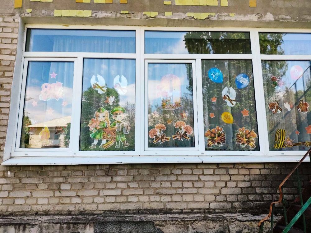 Окна Победы. Продолжается серия мероприятий, посвященных празднованию 80-летия Великой Победы Окна Победы. Продолжается серия мероприятий, посвященных празднованию 80-летия Великой Победы