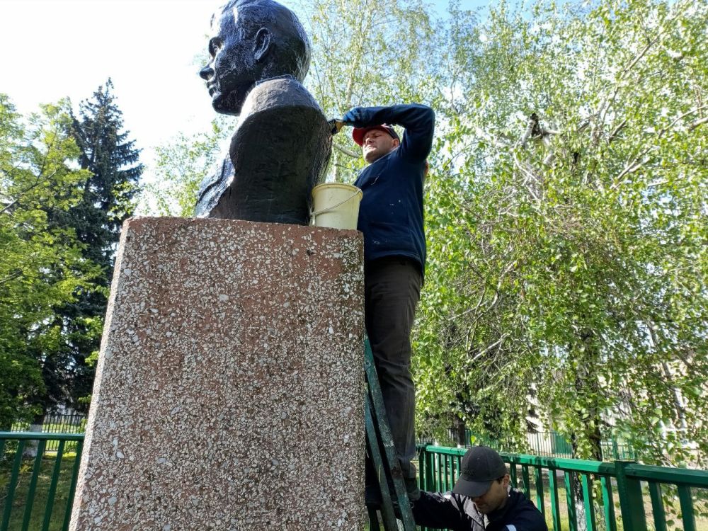 Сергей Желновач: В преддверии празднования 80-летия Победы в Великой Отечественной войне и в рамках двухмесячника на территории городского округа Дебальцево проводятся работы по благоустройству и ремонту мемориалов... Сергей Желновач: В преддверии празднования 80-летия Победы в Великой Отечественной войне и в рамках двухмесячника на территории городского округа Дебальцево проводятся работы по благоустройству и ремонту мемориалов...