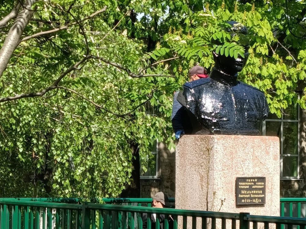 Сергей Желновач: В преддверии празднования 80-летия Победы в Великой Отечественной войне и в рамках двухмесячника на территории городского округа Дебальцево проводятся работы по благоустройству и ремонту мемориалов... Сергей Желновач: В преддверии празднования 80-летия Победы в Великой Отечественной войне и в рамках двухмесячника на территории городского округа Дебальцево проводятся работы по благоустройству и ремонту мемориалов...