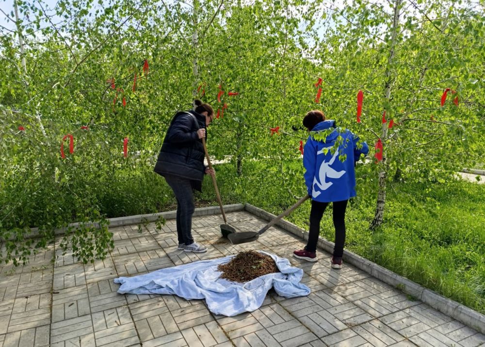 30 апреля, в преддверии Великой Победы и праздника Весны и Труда неравнодушные и трудолюбивые партийцы Всероссийской политической партии «Единая Россия» и активисты Общественного Движения «Донецкая Республика» приняли... 30 апреля, в преддверии Великой Победы и праздника Весны и Труда неравнодушные и трудолюбивые партийцы Всероссийской политической партии «Единая Россия» и активисты Общественного Движения «Донецкая Республика» приняли...