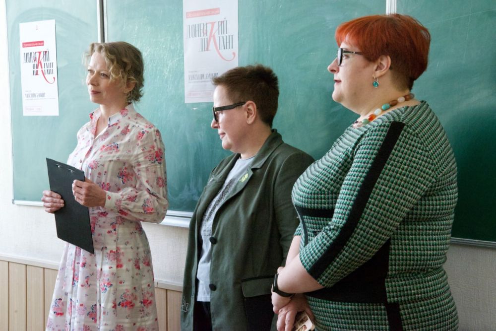 28 апреля аудитории филологического факультета наполнились студентами, журналистами, учителями, аспирантами, преподавателями – площадка "Донецкого диктанта" вместила 40 участников 28 апреля аудитории филологического факультета наполнились студентами, журналистами, учителями, аспирантами, преподавателями – площадка "Донецкого диктанта" вместила 40 участников