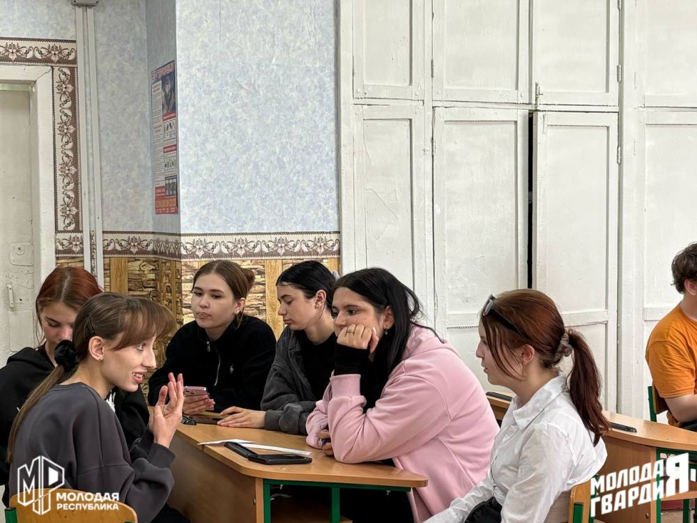 Побеждай знанием. Тельмановский штаб МР и МГЕР ДНР провёл в Михайловской школе интеллектуальную игру «Законы и выборы» Побеждай знанием. Тельмановский штаб МР и МГЕР ДНР провёл в Михайловской школе интеллектуальную игру «Законы и выборы»