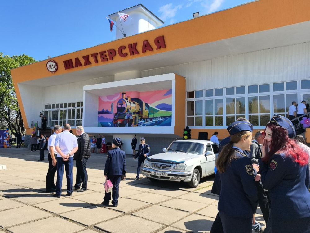 Долгожданное событие - легендарная Донецкая детская железная дорога открыла новый сезон! Долгожданное событие - легендарная Донецкая детская железная дорога открыла новый сезон!