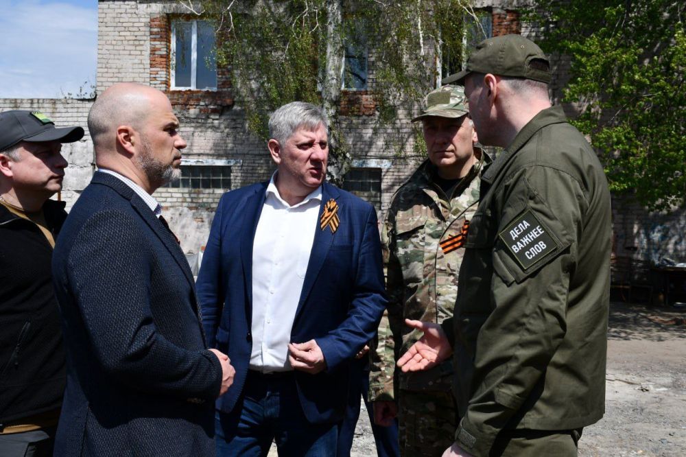 С большим интересом и пристальным вниманием к сделанному посетили гости восстановленный и подготовленный к открытию ФСК «Локомотив» С большим интересом и пристальным вниманием к сделанному посетили гости восстановленный и подготовленный к открытию ФСК «Локомотив»