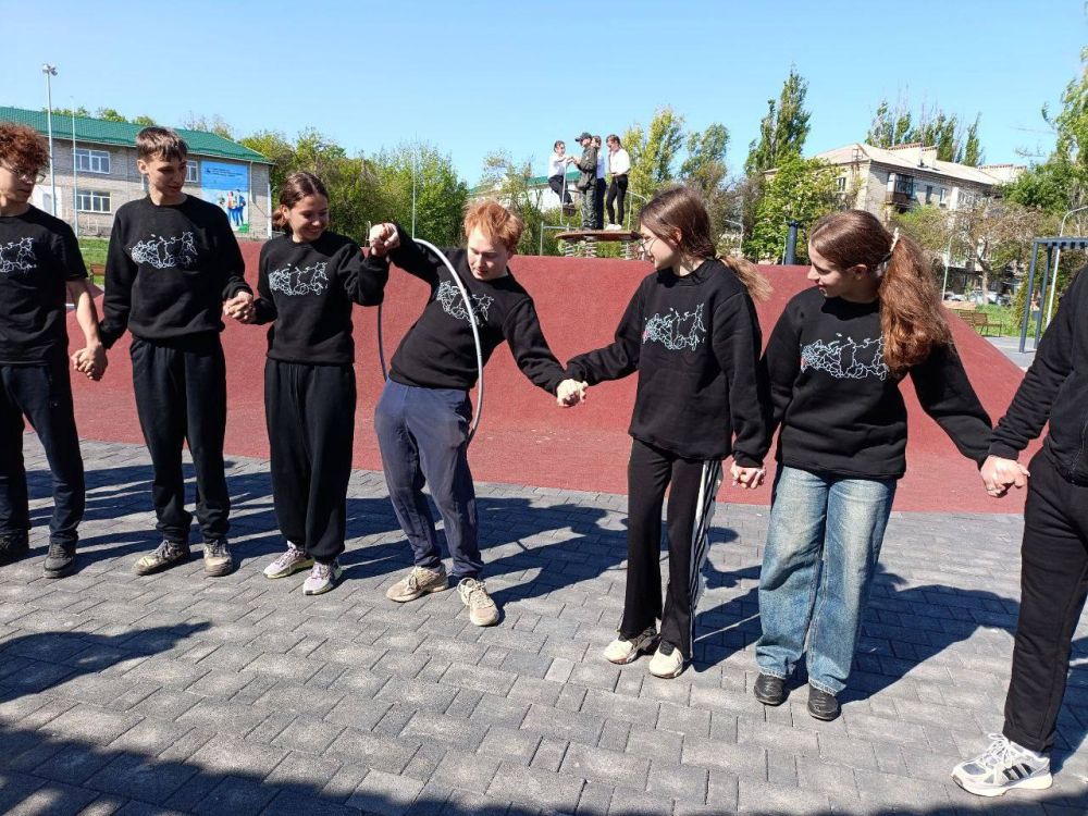 Сегодня в «Нижегородском» сквере прошла спортивная игра, приуроченная празднованию 1 Мая Сегодня в «Нижегородском» сквере прошла спортивная игра, приуроченная празднованию 1 Мая
