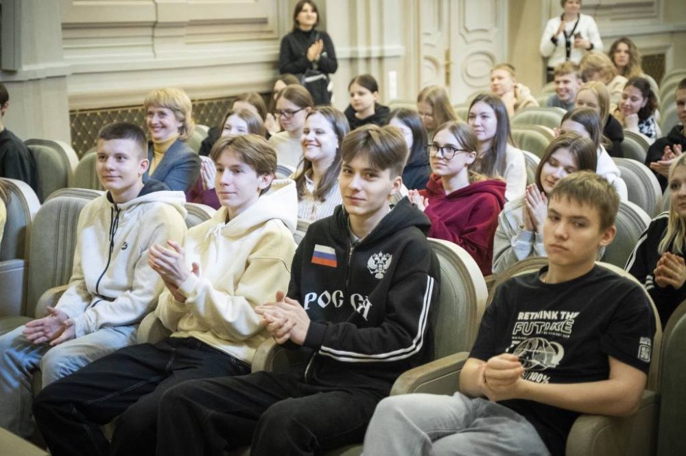 «Детям о праве». Часть 3. Часть 1, Часть 2 Встреча доктора юридических наук, заслуженного адвоката России, писателя и телеведущего Павла Алексеевича Астахова с учащимися школ Дзержинска, которая прошла 8 апреля 2025 г. в... «Детям о праве». Часть 3. Часть 1, Часть 2 Встреча доктора юридических наук, заслуженного адвоката России, писателя и телеведущего Павла Алексеевича Астахова с учащимися школ Дзержинска, которая прошла 8 апреля 2025 г. в...