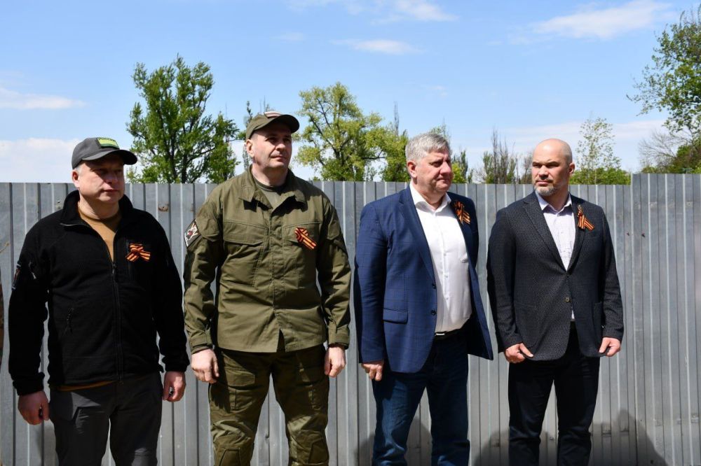 С большим интересом и пристальным вниманием к сделанному посетили гости восстановленный и подготовленный к открытию ФСК «Локомотив» С большим интересом и пристальным вниманием к сделанному посетили гости восстановленный и подготовленный к открытию ФСК «Локомотив»