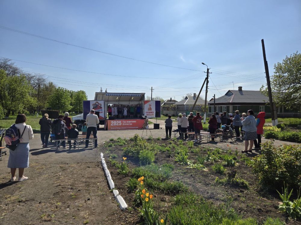 30 апреля в рамках масштабной патриотической акции "Автопоезд Победы" автоклуб МБУ «Новоазовский КДЦ» посетил село Красноармейское 30 апреля в рамках масштабной патриотической акции "Автопоезд Победы" автоклуб МБУ «Новоазовский КДЦ» посетил село Красноармейское