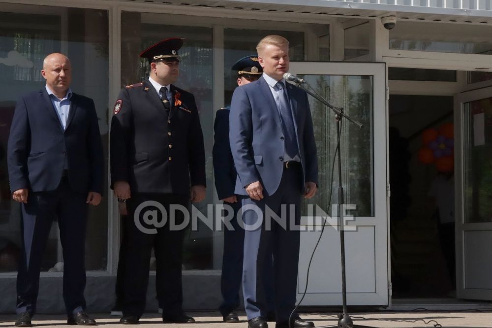 В Донецке торжественно открыли детскую железную дорогу В Донецке торжественно открыли детскую железную дорогу