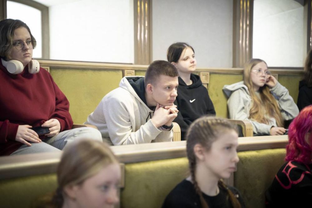 «Детям о праве». Часть 3. Часть 1, Часть 2 Встреча доктора юридических наук, заслуженного адвоката России, писателя и телеведущего Павла Алексеевича Астахова с учащимися школ Дзержинска, которая прошла 8 апреля 2025 г. в... «Детям о праве». Часть 3. Часть 1, Часть 2 Встреча доктора юридических наук, заслуженного адвоката России, писателя и телеведущего Павла Алексеевича Астахова с учащимися школ Дзержинска, которая прошла 8 апреля 2025 г. в...
