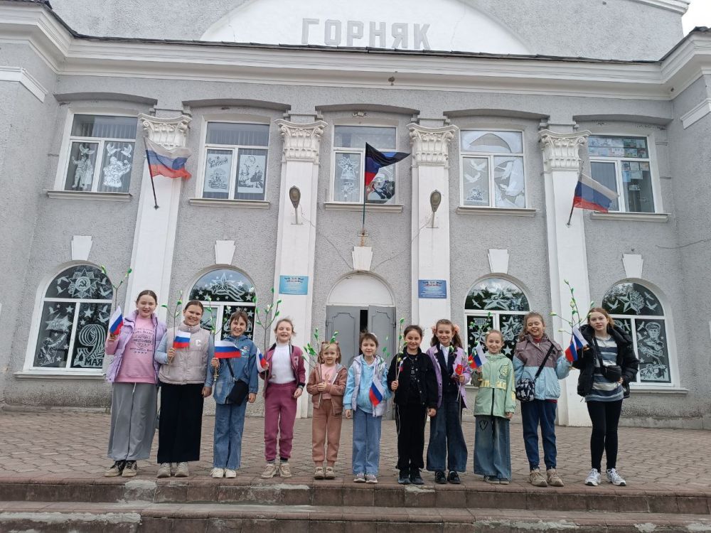 В рамках партийного проекта #КультураМалойРодины 01.05.2025 г. состоялся мастер-класс для детей «Майские цветы», посвященный празднику весны и труда В рамках партийного проекта #КультураМалойРодины 01.05.2025 г. состоялся мастер-класс для детей «Майские цветы», посвященный празднику весны и труда