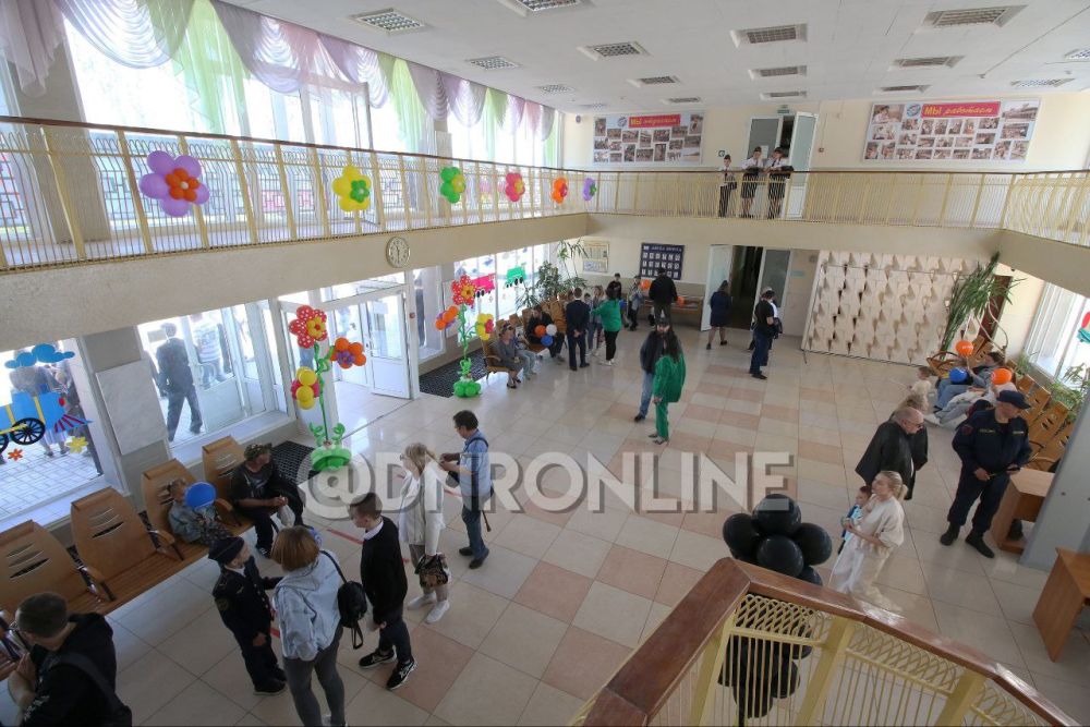 В Донецке торжественно открыли детскую железную дорогу В Донецке торжественно открыли детскую железную дорогу