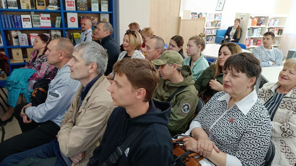 Первомайская встреча в библиотеке Первомайская встреча в библиотеке