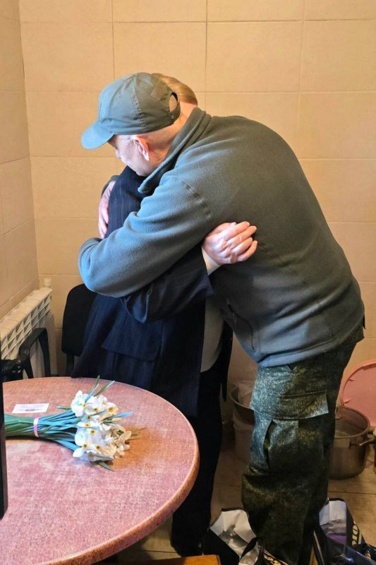 Дмитрий Огилец поздравил ветерана Великой Отечественной войны с наступающим Днем Победы Дмитрий Огилец поздравил ветерана Великой Отечественной войны с наступающим Днем Победы