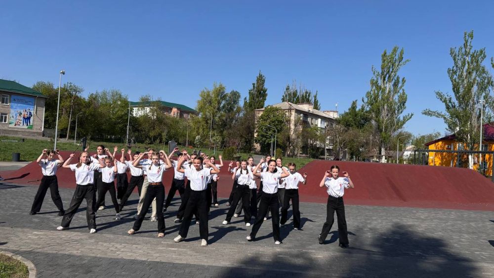 Сегодня в «Нижегородском» сквере прошла спортивная игра, приуроченная празднованию 1 Мая Сегодня в «Нижегородском» сквере прошла спортивная игра, приуроченная празднованию 1 Мая